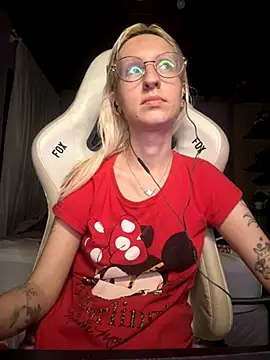 Snapshot of bunnydark00 chatting on 11.15.25 bunnydark00 online show from 11.15.25