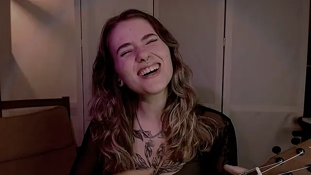 Snapshot of risha_laas chatting on 12.18.24 risha laas online show from 12.18.24