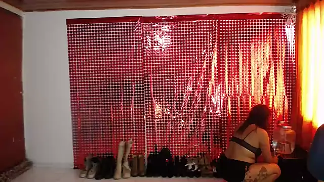 Snapshot of Sweett_Anya chatting on 11.12.25 Sweett Anya online show from 11.12.25