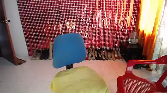 Snapshot of Sweett_Anya chatting on 11.19.25 Sweett Anya online show from 11.19.25