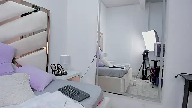 Naughty  Mom online show from 02.08.25