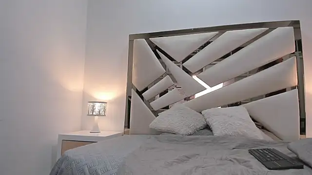 Naughty  Mom online show from 02.18.25