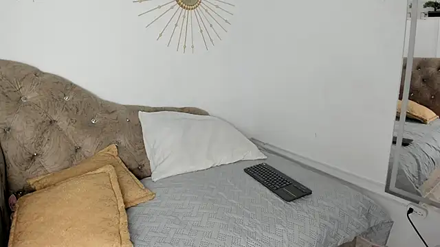 Naughty  Mom online show from 02.26.25