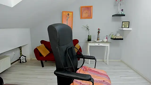 LollaGirl online show from 10.22.25