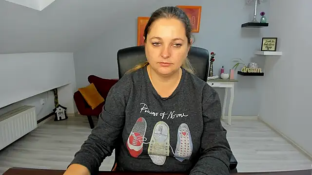 LollaGirl online show from 11.06.25