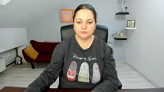 LollaGirl online show from 02.10.26