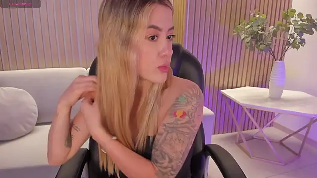 EveBensonX online show from 11.08.25