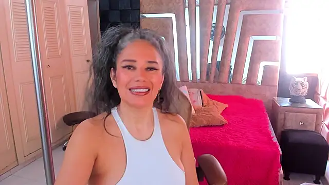 Snapshot of cute_sassy chatting on 12.03.25 cute sassy online show from 12.03.25