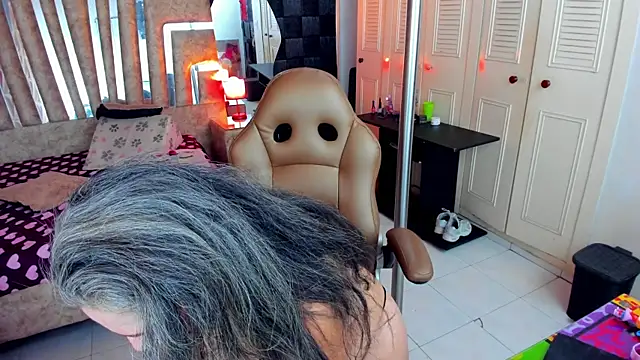 cute sassy online show from 04.19.26