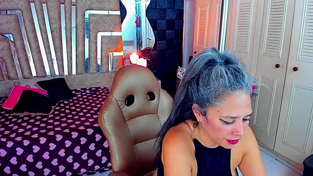Snapshot of cute_sassy chatting on 04.28.26 cute sassy online show from 04.28.26