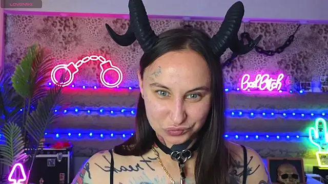 Cool Freak  online show from 06.14.26