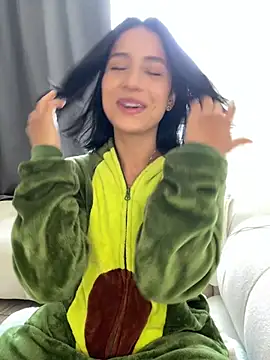 Snapshot of Ale_Lewis chatting on 02.14.25 Ale Lewis online show from 02.14.25