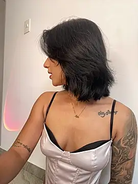 Snapshot of Ale_Lewis chatting on 02.16.25 Ale Lewis online show from 02.16.25