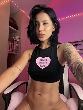 Snapshot of Ale_Lewis chatting on 02.24.25 Ale Lewis online show from 02.24.25