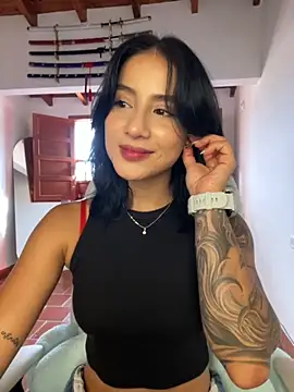 Snapshot of Ale_Lewis chatting on 11.25.25 Ale Lewis online show from 11.25.25