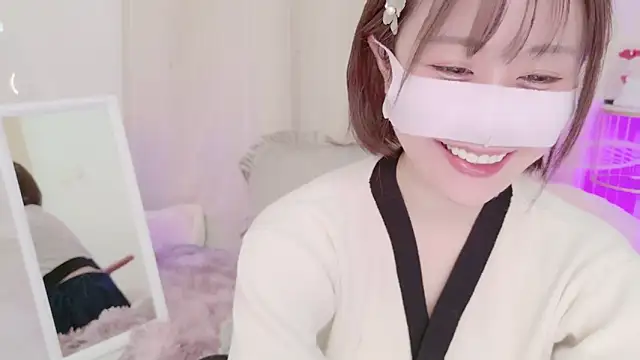 Snapshot of Yuu__k chatting on 01.24.25 Yuu k online show from 01.24.25