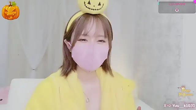 Snapshot of Yuu__k chatting on 10.29.25 Yuu k online show from 10.29.25