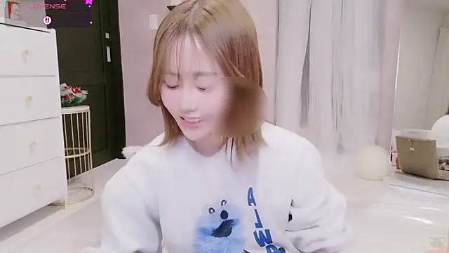 Snapshot of Yuu__k chatting on 12.19.25 Yuu k online show from 12.19.25