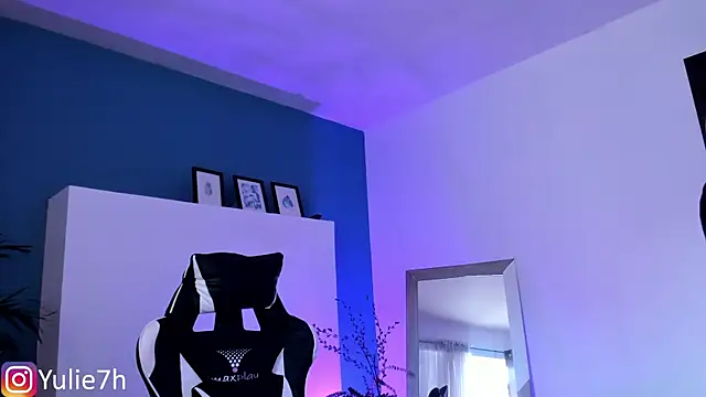  Jessy Moon  online show from 09.30.25