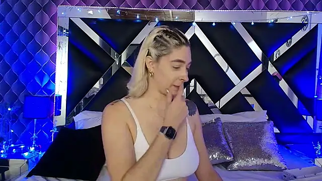 victoriaa lee  online show from 03.15.26