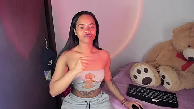 Snapshot of Mia_damm chatting on 09.12.25 Mia damm online show from 09.12.25