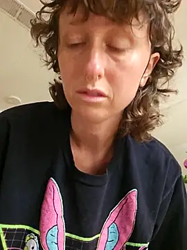 Snapshot of mossy_kiss chatting on 10.23.25 mossy kiss online show from 10.23.25