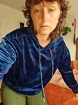 Snapshot of mossy_kiss chatting on 11.03.25 mossy kiss online show from 11.03.25