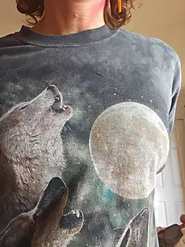 Snapshot of mossy_kiss chatting on 11.17.25 mossy kiss online show from 11.17.25