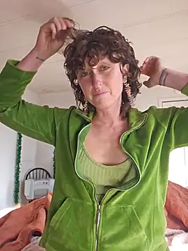 Snapshot of mossy_kiss chatting on 12.14.25 mossy kiss online show from 12.14.25