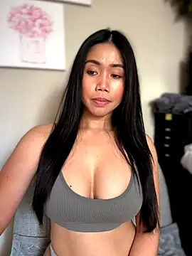 Snapshot of JazzieXo chatting on 11.04.25 JazzieXo online show from 11.04.25