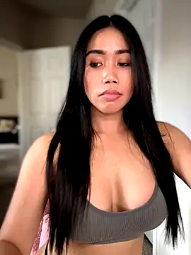 Snapshot of JazzieXo chatting on 11.19.25 JazzieXo online show from 11.19.25