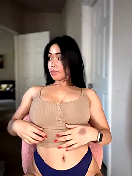 Snapshot of JazzieXo chatting on 11.20.25 JazzieXo online show from 11.20.25