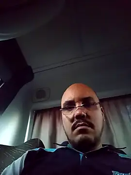 Snapshot of RobertoBuzios22 chatting on 11.13.25 RobertoBuzios22 online show from 11.13.25