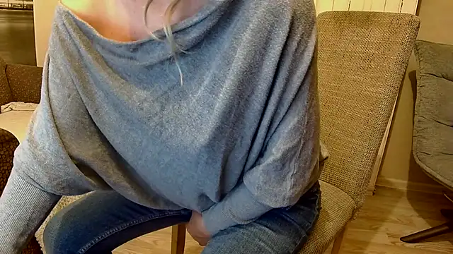 Snapshot of mesexylady34 chatting on 10.11.25 mesexylady34 online show from 10.11.25