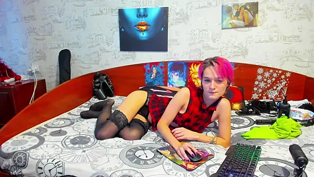 Snapshot of KagamiTayga chatting on 01.10.25 KagamiTayga online show from 01.10.25