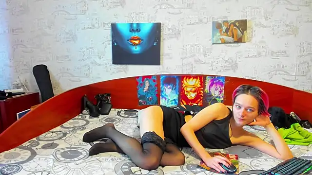 Snapshot of KagamiTayga chatting on 02.10.25 KagamiTayga online show from 02.10.25