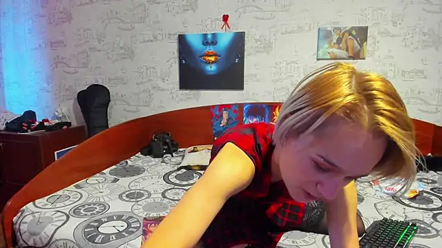 Snapshot of KagamiTayga chatting on 03.16.25 KagamiTayga online show from 03.16.25