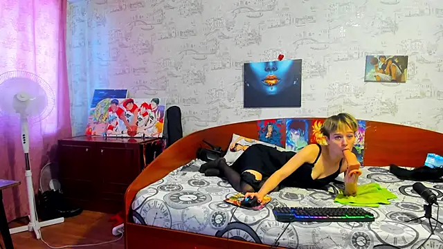 Snapshot of KagamiTayga chatting on 09.17.25 KagamiTayga online show from 09.17.25