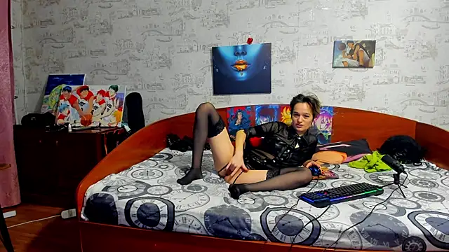 Snapshot of KagamiTayga chatting on 11.25.25 KagamiTayga online show from 11.25.25