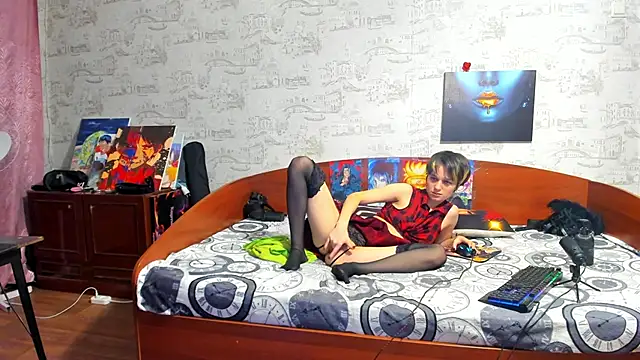 Snapshot of KagamiTayga chatting on 11.29.25 KagamiTayga online show from 11.29.25