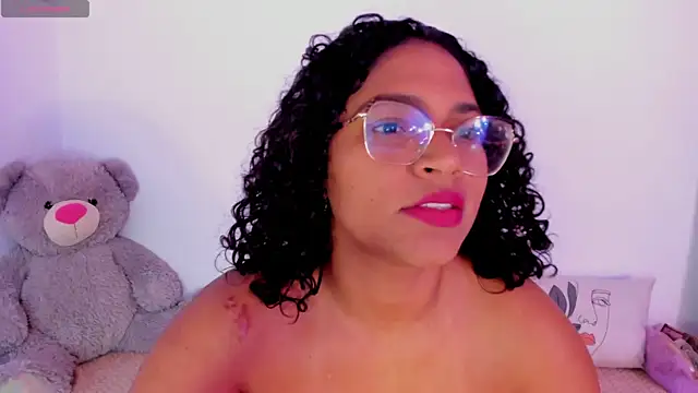 Snapshot of iriss_25 chatting on 11.28.25 iriss 25 online show from 11.28.25