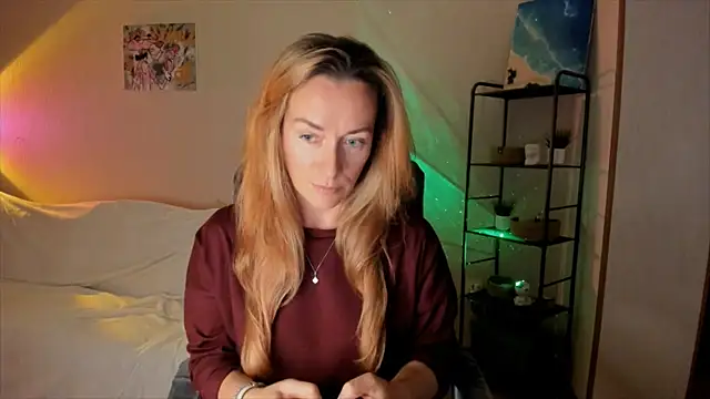 Snapshot of RebeccaMartinez chatting on 10.27.25 RebeccaMartinez online show from 10.27.25