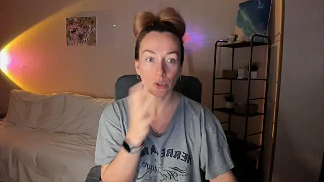 Snapshot of RebeccaMartinez chatting on 11.08.25 RebeccaMartinez online show from 11.08.25