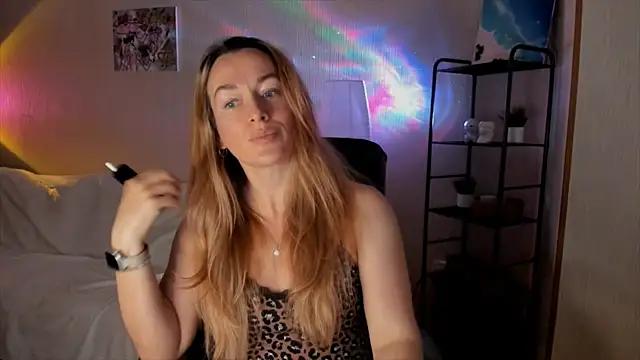 Snapshot of RebeccaMartinez chatting on 11.21.25 RebeccaMartinez online show from 11.21.25