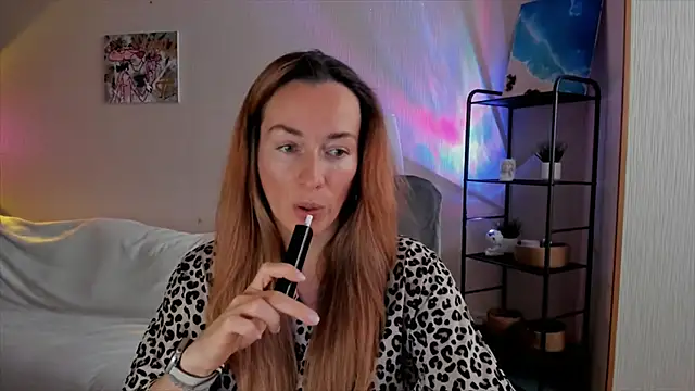 Snapshot of RebeccaMartinez chatting on 11.27.25 RebeccaMartinez online show from 11.27.25