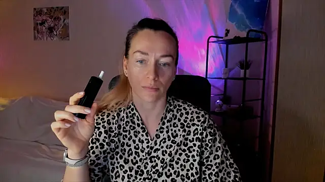 Snapshot of RebeccaMartinez chatting on 11.28.25 RebeccaMartinez online show from 11.28.25