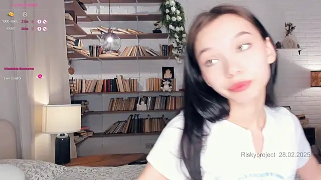 Snapshot of Riskyproject chatting on 02.28.25 Riskyproject online show from 02.28.25