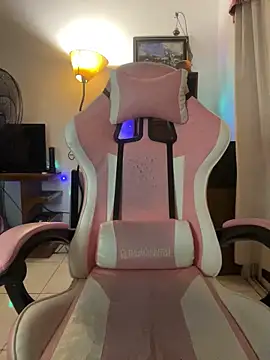 LittleBabyCat22 online show from 12.18.25