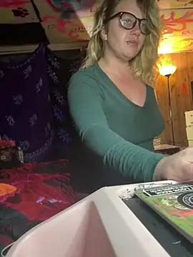 TrashleyRosebud online show from 11.25.25