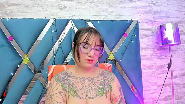 Snapshot of DEVA_BLUE_ chatting on 12.11.24 DEVA BLUE  online show from 12.11.24